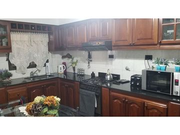 VENTA CASA 5 ambientes c/parque Florencio Varela