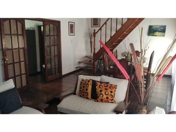 VENTA CASA 5 ambientes c/parque Florencio Varela