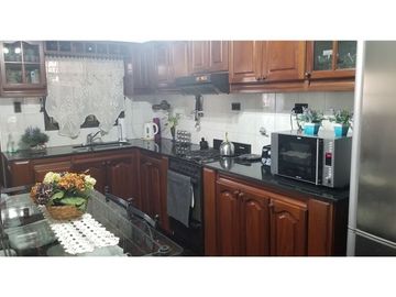 VENTA CASA 5 ambientes c/parque Florencio Varela