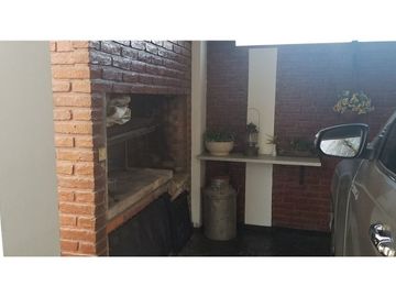 VENTA CASA 5 ambientes c/parque Florencio Varela