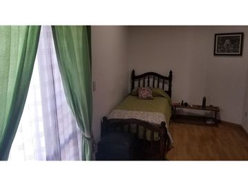 VENTA CASA 5 ambientes c/parque Florencio Varela
