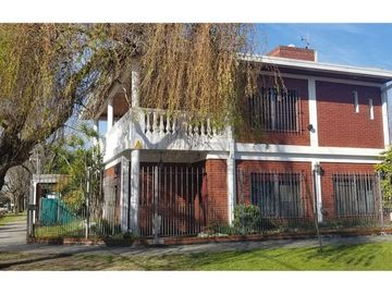 VENTA CASA 5 ambientes c/parque Florencio Varela