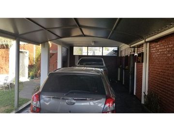 VENTA CASA 5 ambientes c/parque Florencio Varela