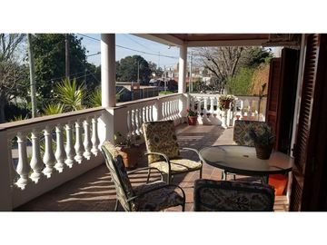 VENTA CASA 5 ambientes c/parque Florencio Varela