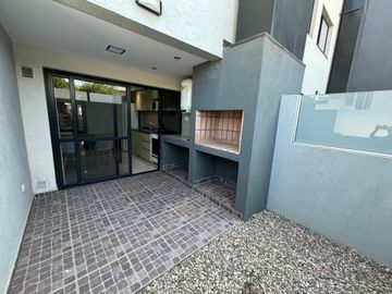 VENTA TRIPLEX VILLA CARLOS PAZ AMOBLADO