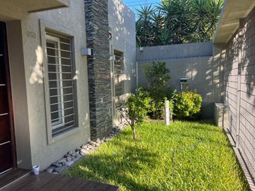 VENTA PH 5AMB EXELENTE COCHERA PATIO CASTELAR NTE