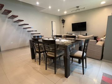 VENTA PH 5AMB EXELENTE COCHERA PATIO CASTELAR NTE