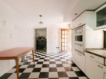 CASA EN VENTA CON PATIO TERRAZA COCHERA SAN JUSTO