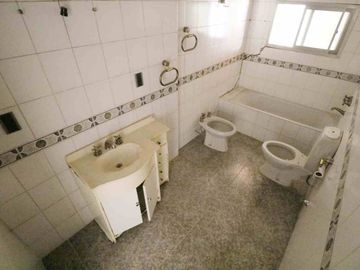 CASA EN VENTA CON PATIO TERRAZA COCHERA SAN JUSTO