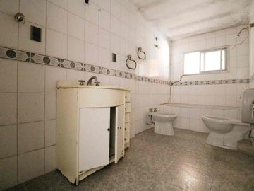 CASA EN VENTA CON PATIO TERRAZA COCHERA SAN JUSTO