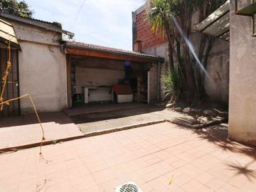 CASA EN VENTA CON PATIO TERRAZA COCHERA SAN JUSTO