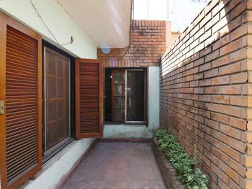 CASA EN VENTA CON PATIO TERRAZA COCHERA SAN JUSTO