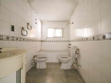 CASA EN VENTA CON PATIO TERRAZA COCHERA SAN JUSTO