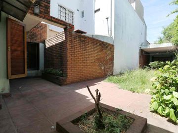 CASA EN VENTA CON PATIO TERRAZA COCHERA SAN JUSTO