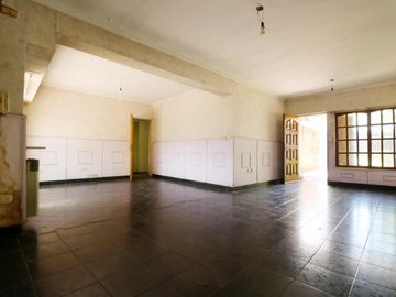 CASA EN VENTA CON PATIO TERRAZA COCHERA SAN JUSTO