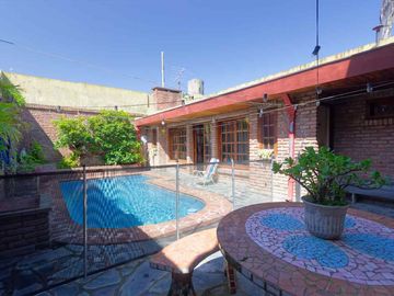 VENTA CASA 5 AMB. PILETA COCHERA JARDÍN SAN ISIDRO