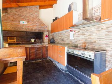 VENTA CASA 5 AMB. PILETA COCHERA JARDÍN SAN ISIDRO