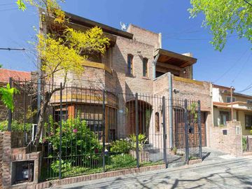 VENTA CASA 5 AMB. PILETA COCHERA JARDÍN SAN ISIDRO