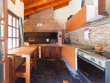 VENTA CASA 5 AMB. PILETA COCHERA JARDÍN SAN ISIDRO