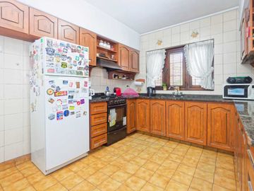 VENTA CASA 5 AMB. PILETA COCHERA JARDÍN SAN ISIDRO