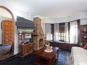 VENTA CASA 5 AMB. PILETA COCHERA JARDÍN SAN ISIDRO