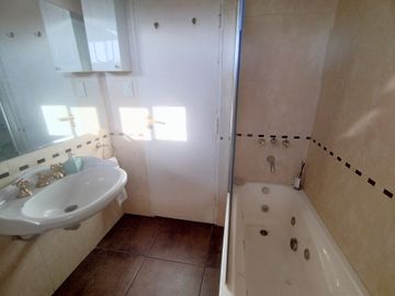 VENTA SEMIPISO 142m² 4AMB+ESCR.+DEP.+COCH.BARRACAS
