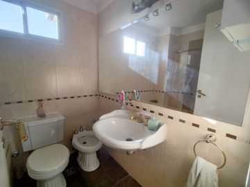 VENTA SEMIPISO 142m² 4AMB+ESCR.+DEP.+COCH.BARRACAS
