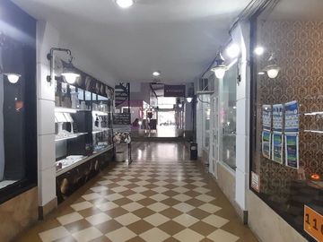 LOCAL EN VENTA EN GALERIA LAS TEJAS, LANUS ESTE
