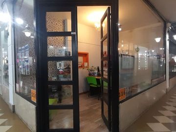 LOCAL EN VENTA EN GALERIA LAS TEJAS, LANUS ESTE