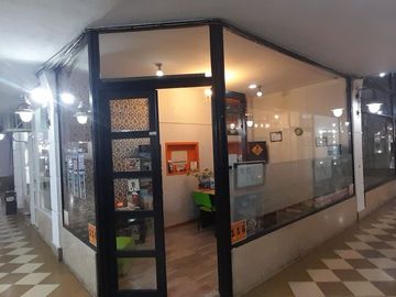 LOCAL EN VENTA EN GALERIA LAS TEJAS, LANUS ESTE