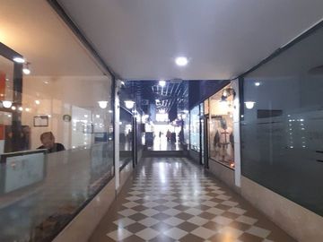 LOCAL EN VENTA EN GALERIA LAS TEJAS, LANUS ESTE