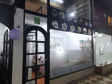 LOCAL EN VENTA EN GALERIA LAS TEJAS, LANUS ESTE