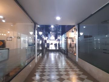 LOCAL EN VENTA EN GALERIA LAS TEJAS, LANUS ESTE