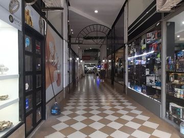 LOCAL EN VENTA EN GALERIA LAS TEJAS, LANUS ESTE