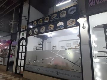 LOCAL EN VENTA EN GALERIA LAS TEJAS, LANUS ESTE