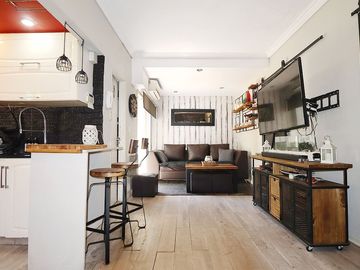 VENTA CASA  TERRAZA PILETA GARAJE LOTE PROPIO CABA