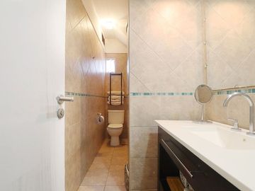 VENTA CASA  TERRAZA PILETA GARAJE LOTE PROPIO CABA