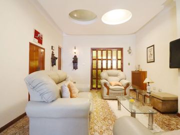 VENTA CASA  TERRAZA PILETA GARAJE LOTE PROPIO CABA