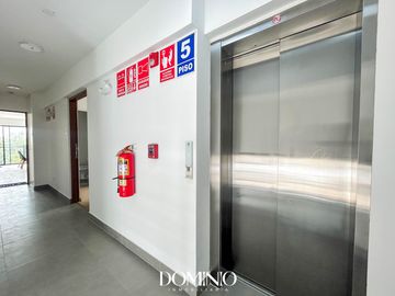 Duplex de estreno de 2 habitaciones con terraza en Surco