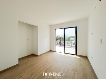 Duplex de estreno de 2 habitaciones con terraza en Surco