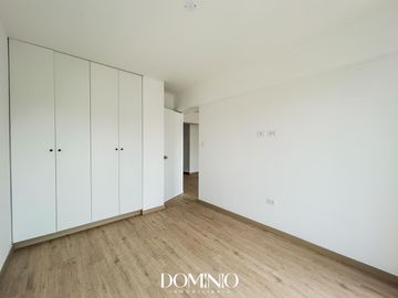 Duplex de estreno de 2 habitaciones con terraza en Surco