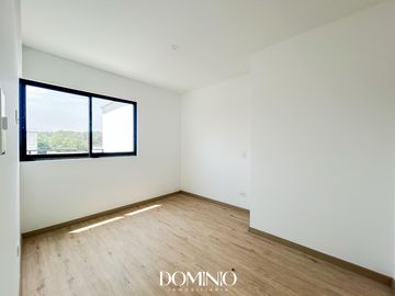 Duplex de estreno de 2 habitaciones con terraza en Surco