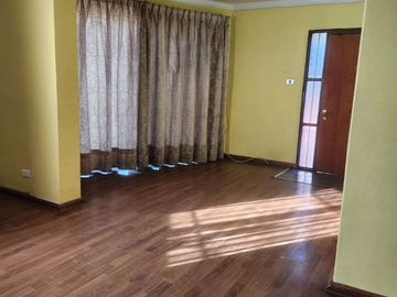 Cómoda y funcional casa, en excelente estado de conservación