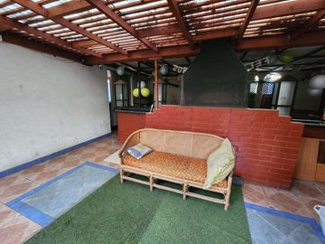 Cómoda y funcional casa, en excelente estado de conservación