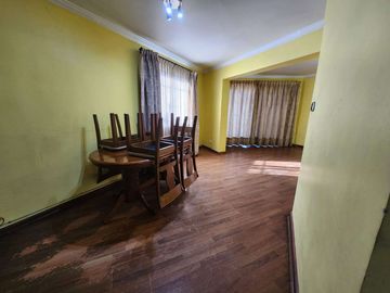 Cómoda y funcional casa, en excelente estado de conservación