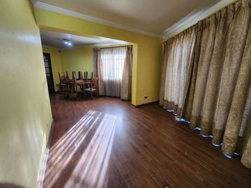 Cómoda y funcional casa, en excelente estado de conservación