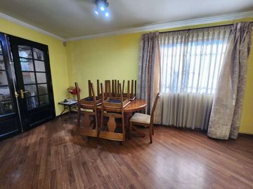 Cómoda y funcional casa, en excelente estado de conservación