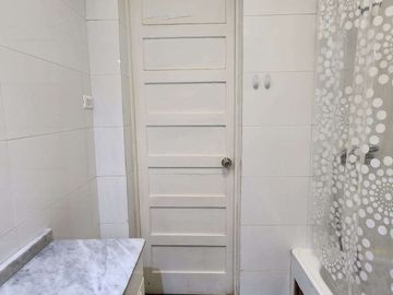 Cómoda y funcional casa, en excelente estado de conservación