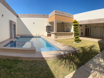 RESIDENCIA  EN  VENTA EN  HACIENDA DEL ROSARIO, TORREON COAH.