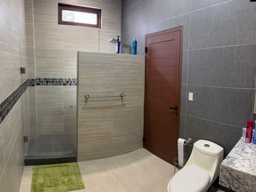 RESIDENCIA  EN  VENTA EN  HACIENDA DEL ROSARIO, TORREON COAH.